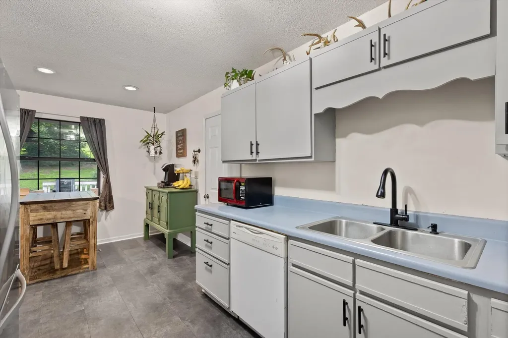 1884 Peavine Road Rock Spring GA 30739