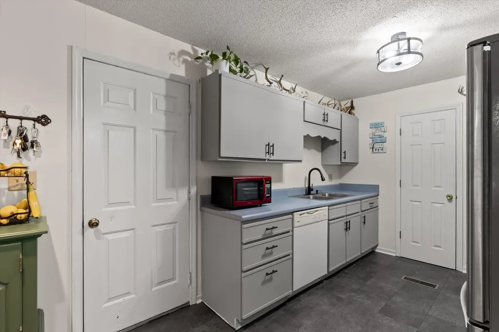 1884 Peavine Road Rock Spring GA 30739