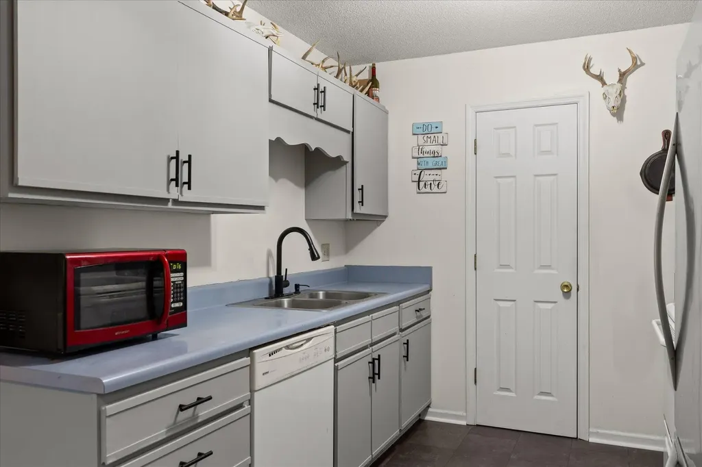 1884 Peavine Road Rock Spring GA 30739