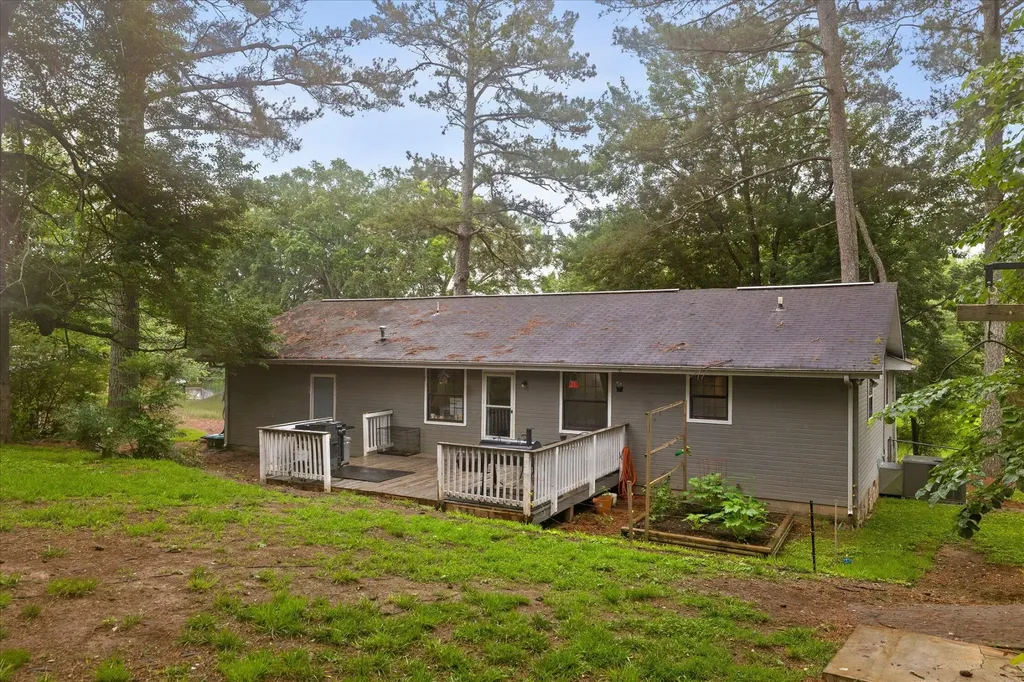 1884 Peavine Road Rock Spring GA 30739