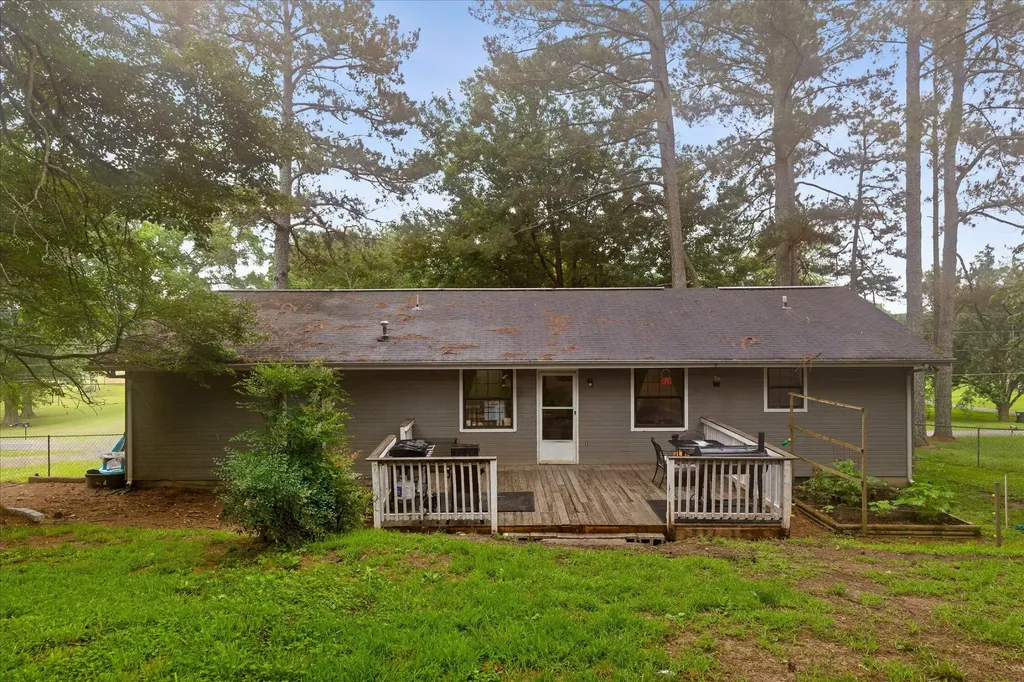 1884 Peavine Road Rock Spring GA 30739
