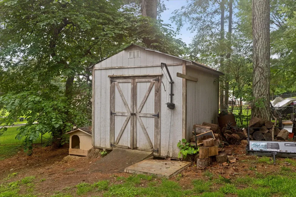 1884 Peavine Road Rock Spring GA 30739