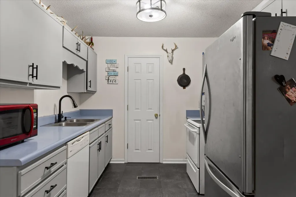 1884 Peavine Road Rock Spring GA 30739
