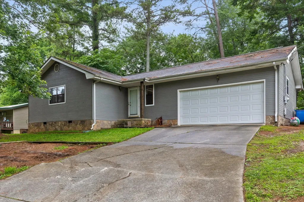 1884 Peavine Road Rock Spring GA 30739