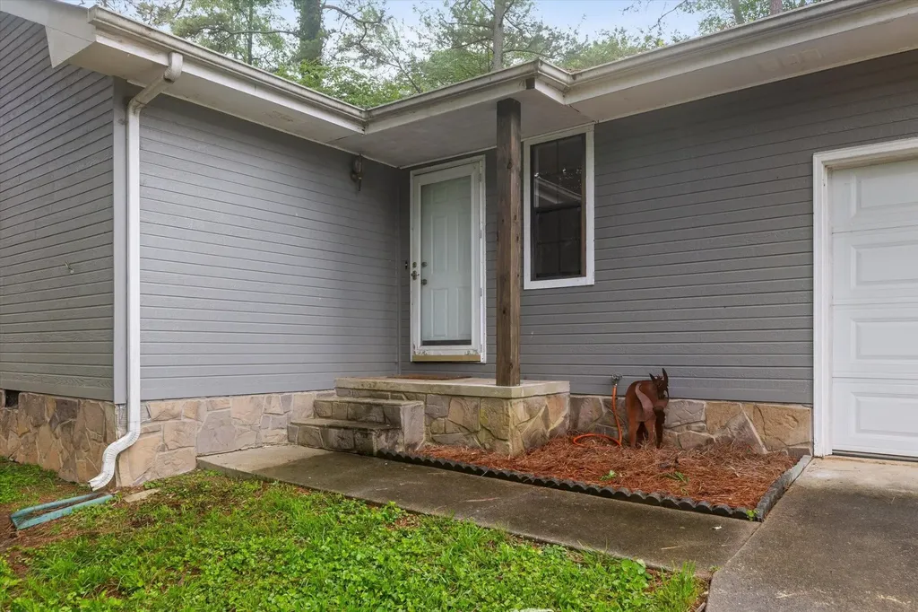 1884 Peavine Road Rock Spring GA 30739