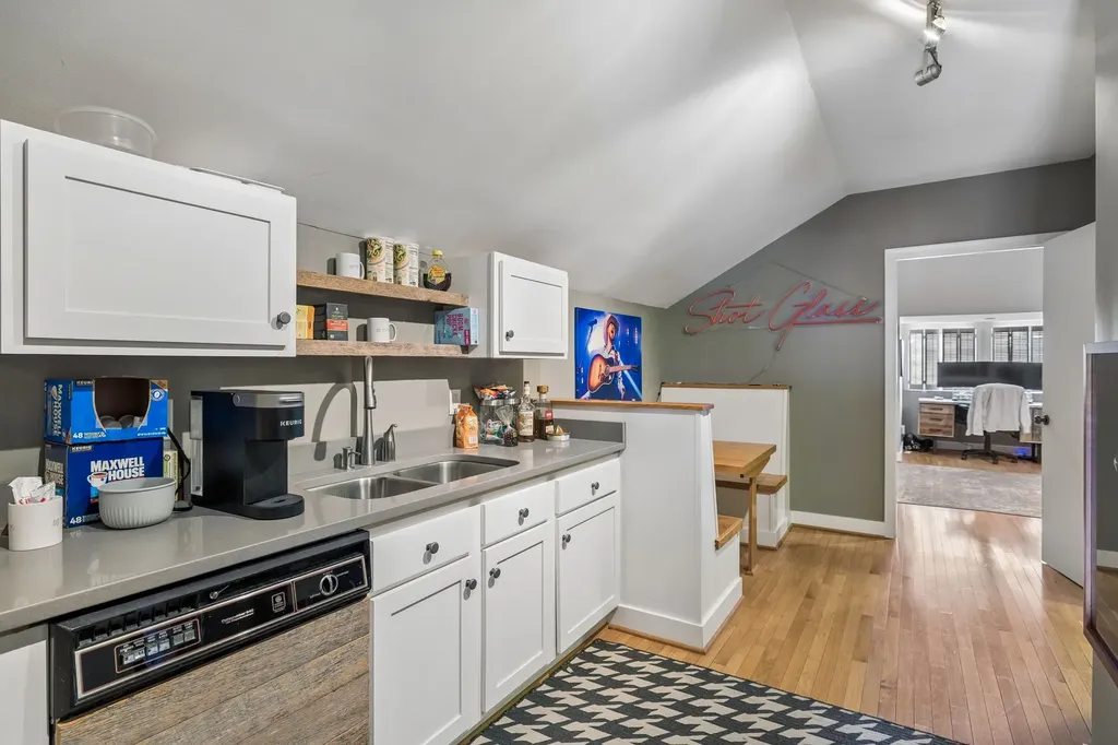 1313 16th Ave, S Nashville TN 37212