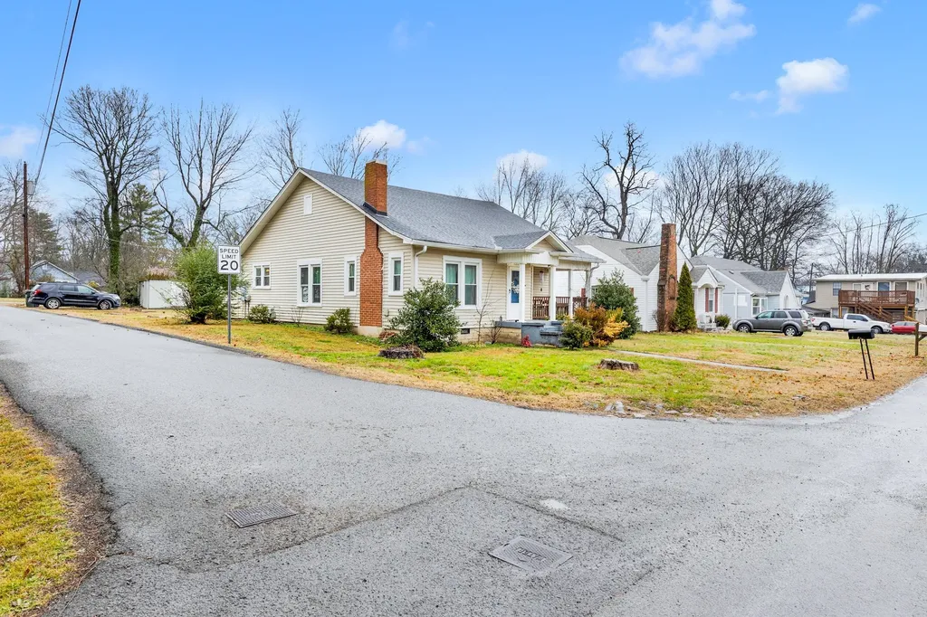128 W Jackson Street Gallatin TN 37066