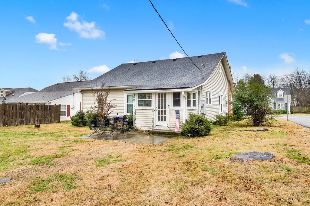 128 W Jackson Street Gallatin TN 37066
