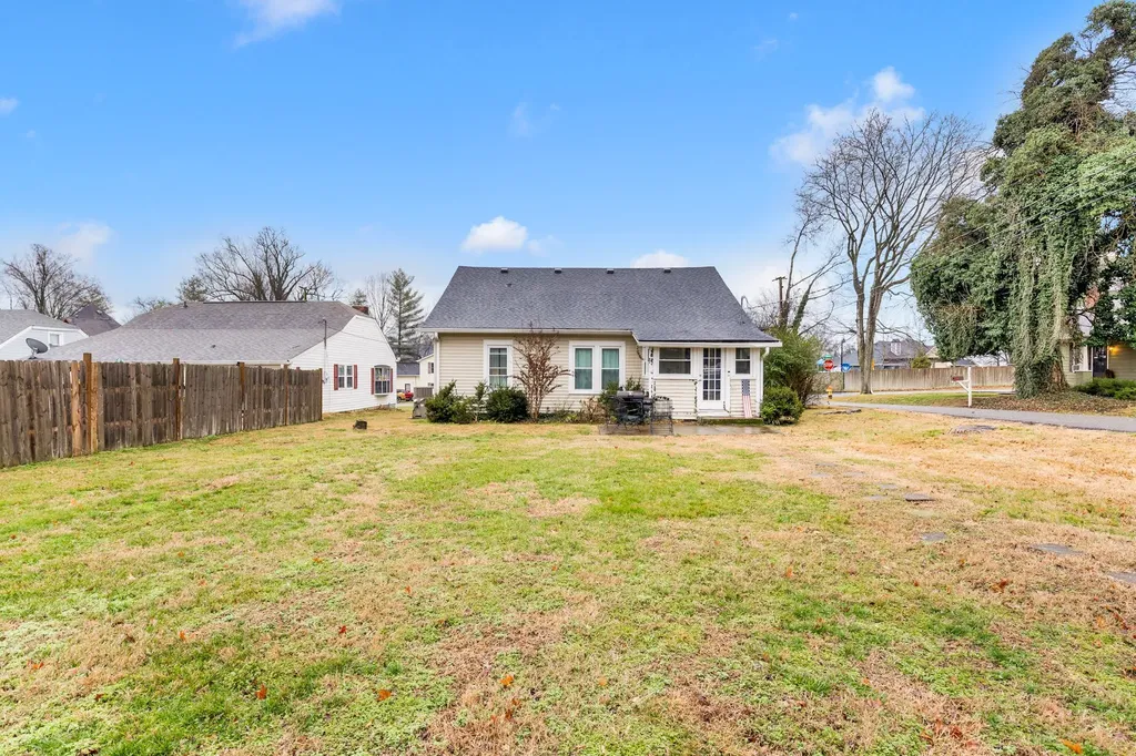 128 W Jackson Street Gallatin TN 37066