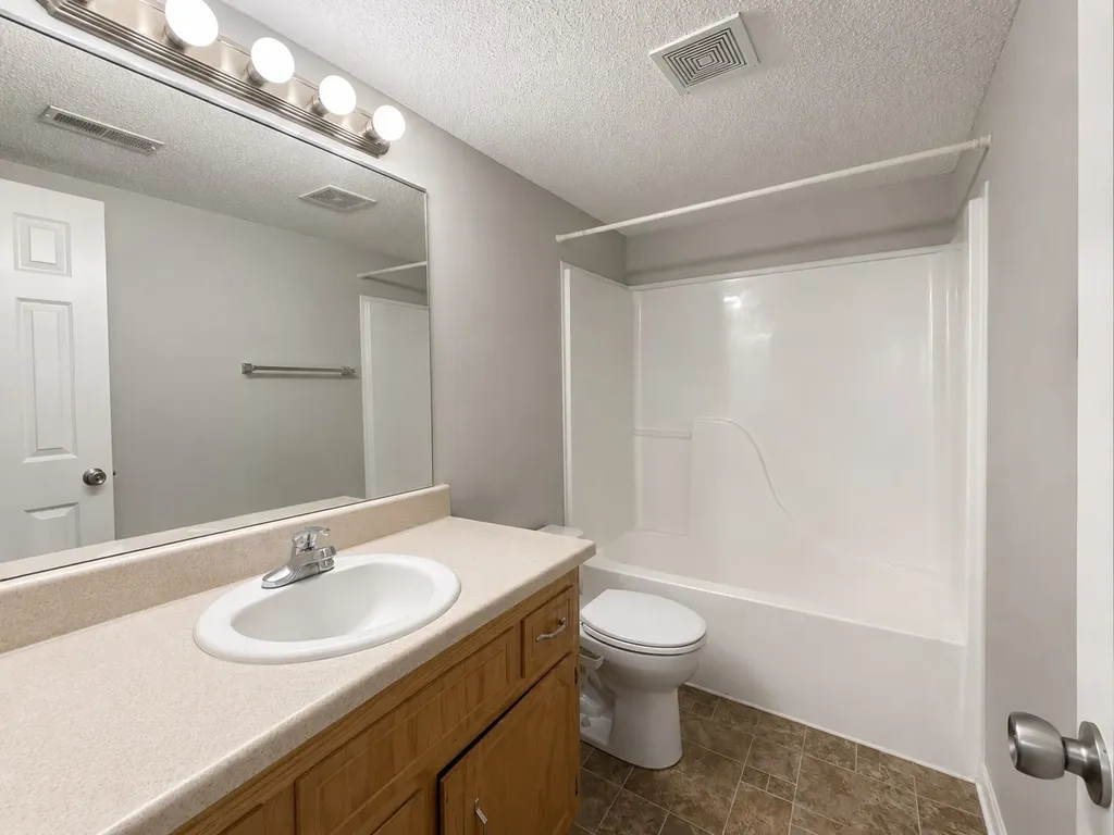 1023 Hedge Apple Drive Clarksville TN 37040