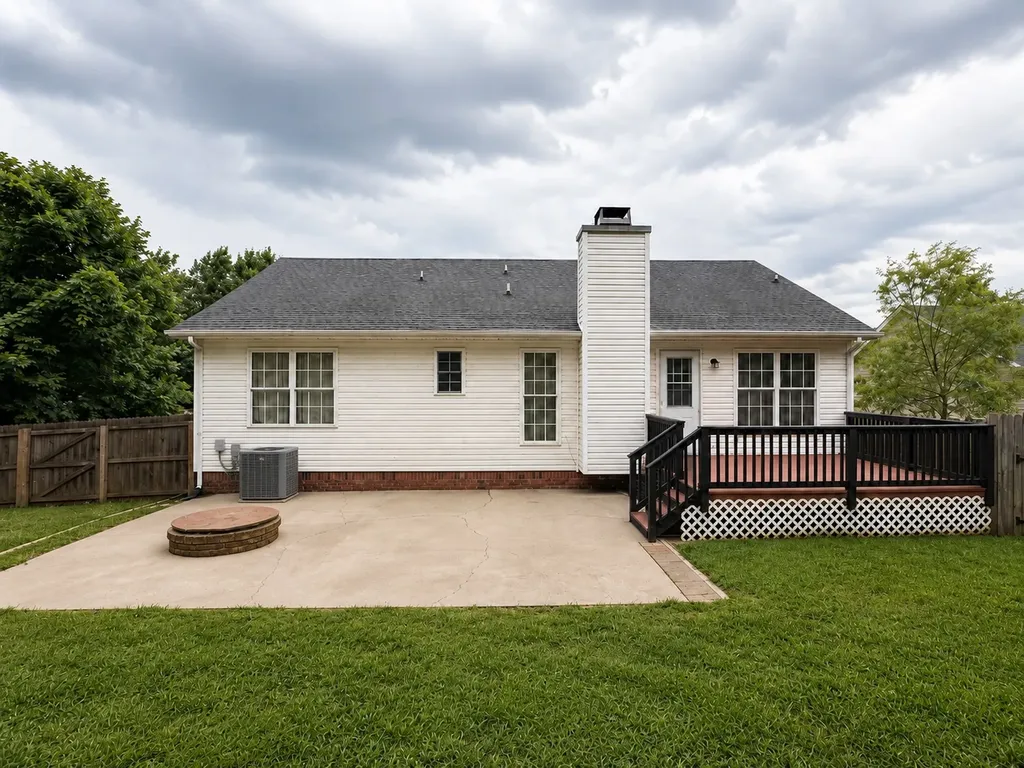 1023 Hedge Apple Drive Clarksville TN 37040