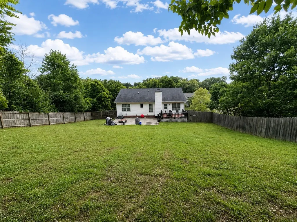 1023 Hedge Apple Drive Clarksville TN 37040