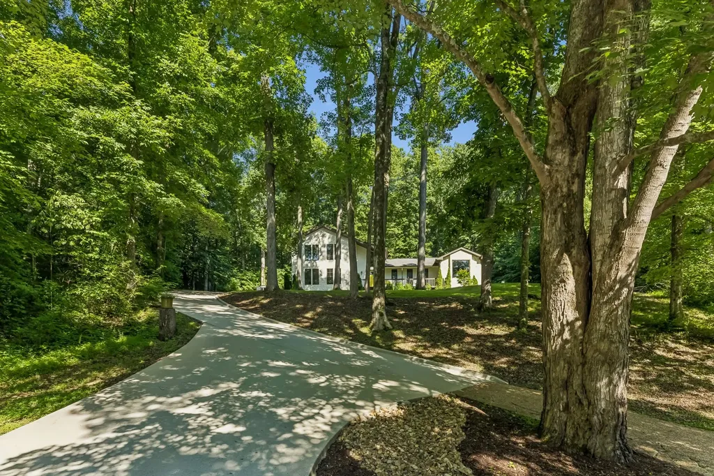 9033 Old Charlotte Pike Pegram TN 37143