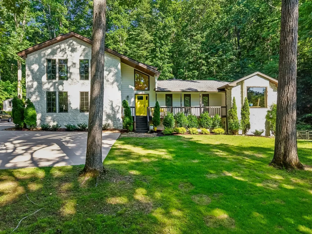 9033 Old Charlotte Pike Pegram TN 37143