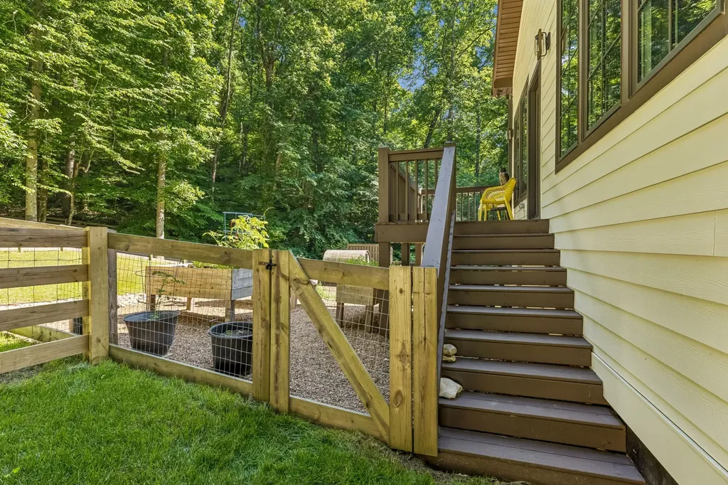 9033 Old Charlotte Pike Pegram TN 37143