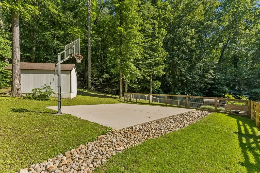 9033 Old Charlotte Pike Pegram TN 37143