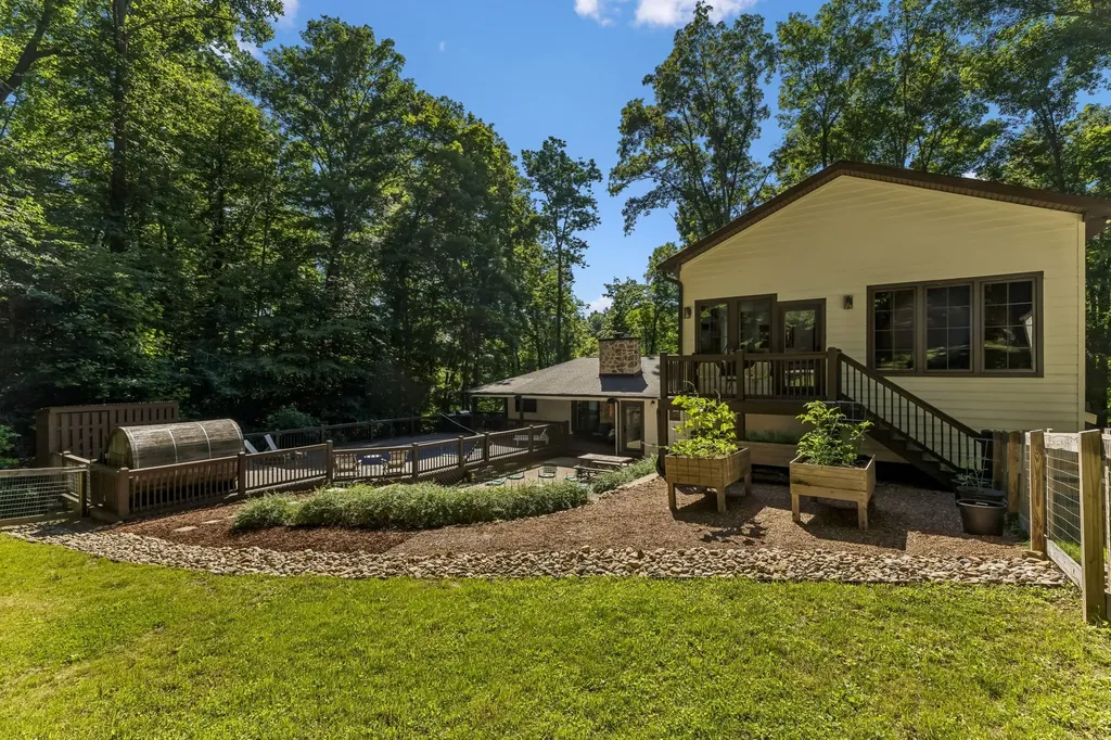 9033 Old Charlotte Pike Pegram TN 37143