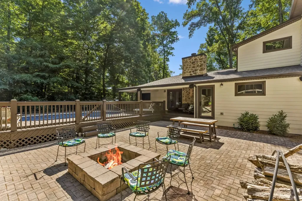 9033 Old Charlotte Pike Pegram TN 37143