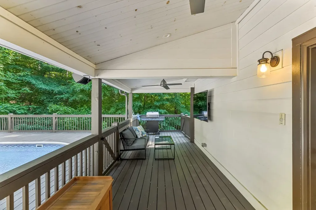 9033 Old Charlotte Pike Pegram TN 37143