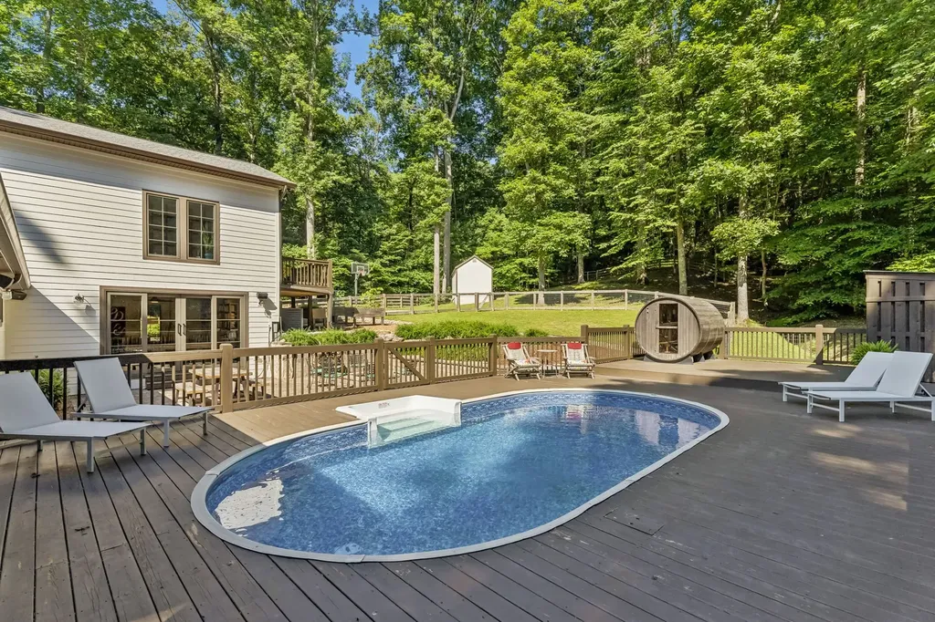 9033 Old Charlotte Pike Pegram TN 37143