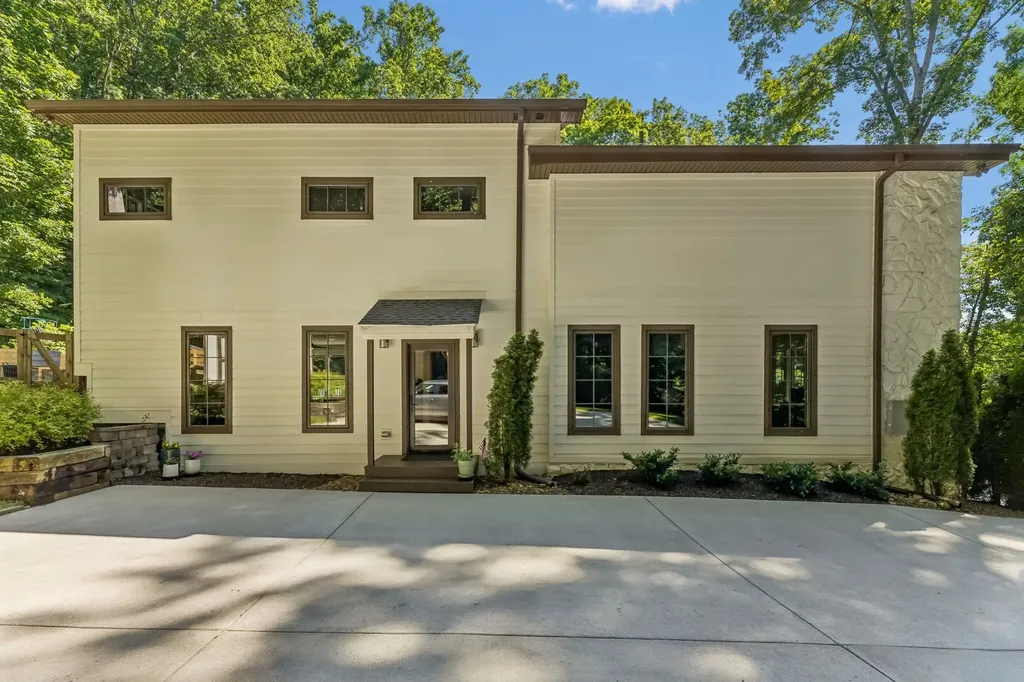 9033 Old Charlotte Pike Pegram TN 37143