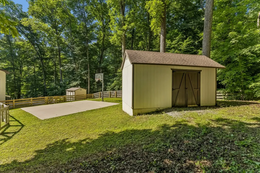 9033 Old Charlotte Pike Pegram TN 37143