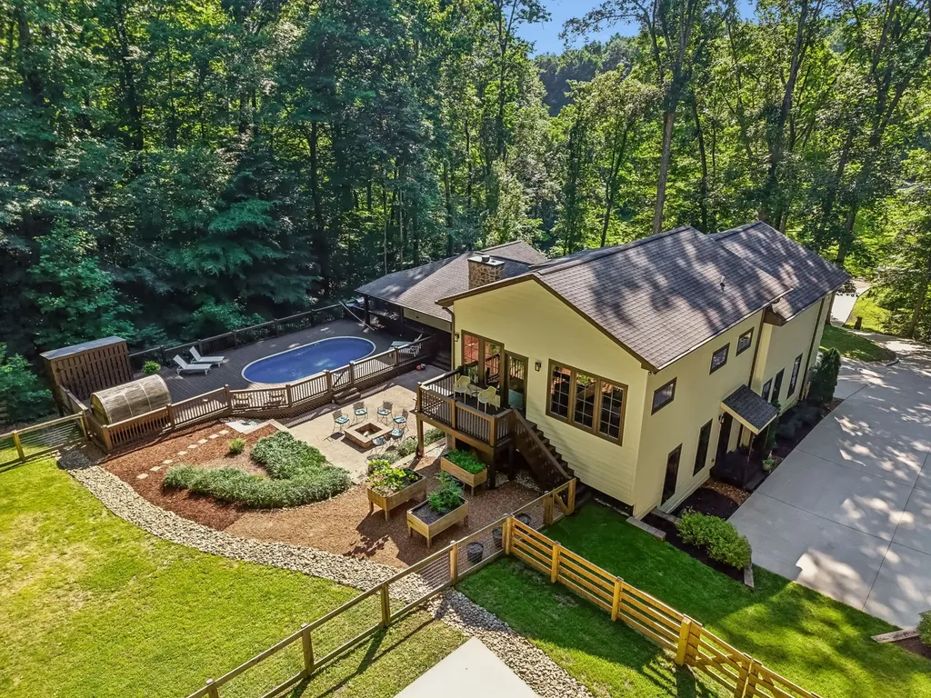 9033 Old Charlotte Pike Pegram TN 37143