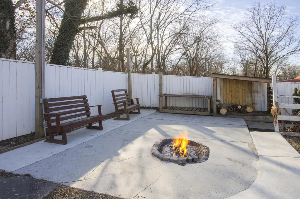 239 E Bledsoe Street Gallatin TN 37066