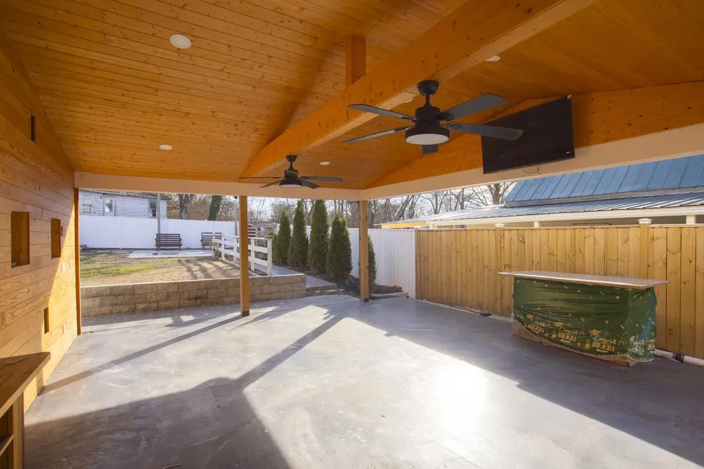239 E Bledsoe Street Gallatin TN 37066