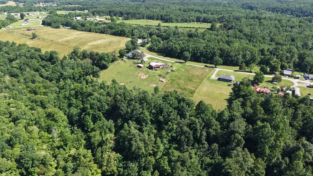 2 Hawkins Road Westmoreland TN 37186