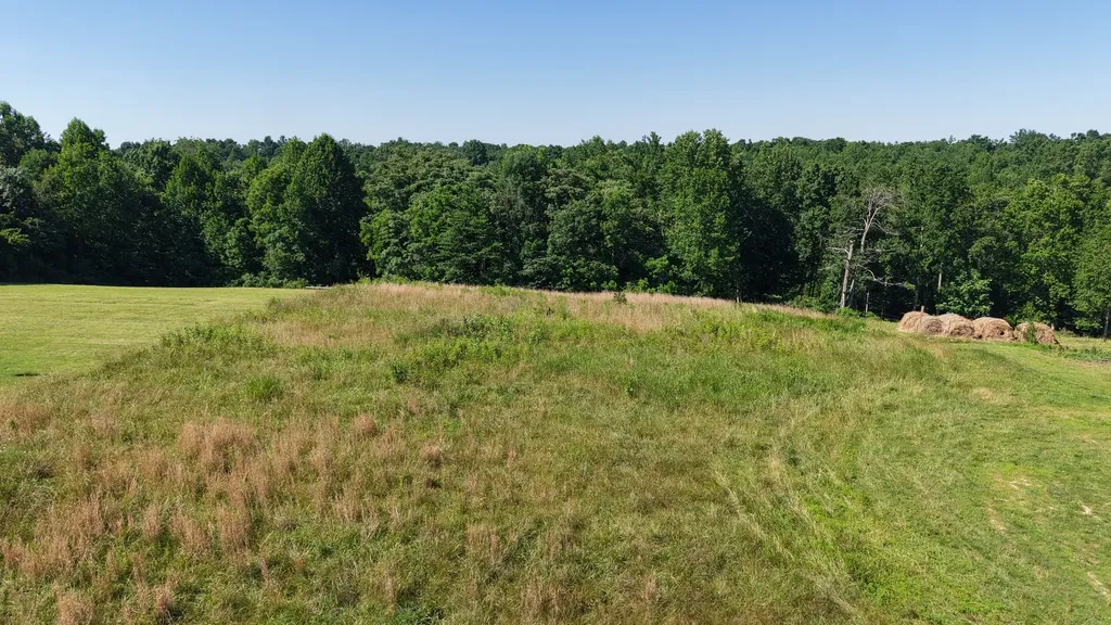 2 Hawkins Road Westmoreland TN 37186