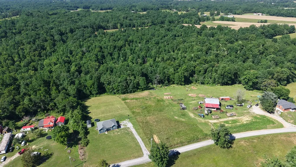 2 Hawkins Road Westmoreland TN 37186