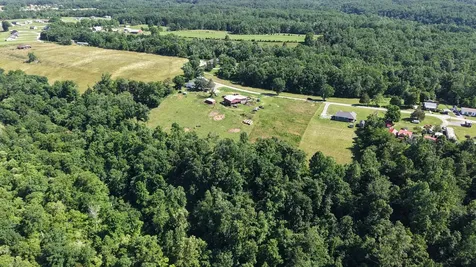 2 Hawkins Road Westmoreland TN 37186