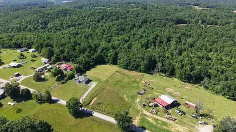 2 Hawkins Road Westmoreland TN 37186