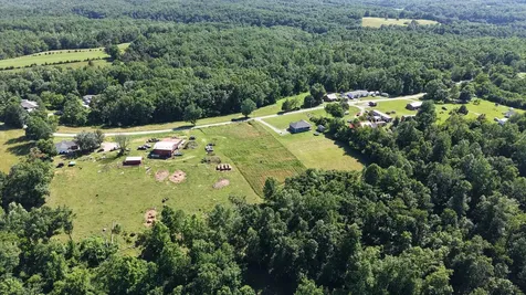 2 Hawkins Road Westmoreland TN 37186