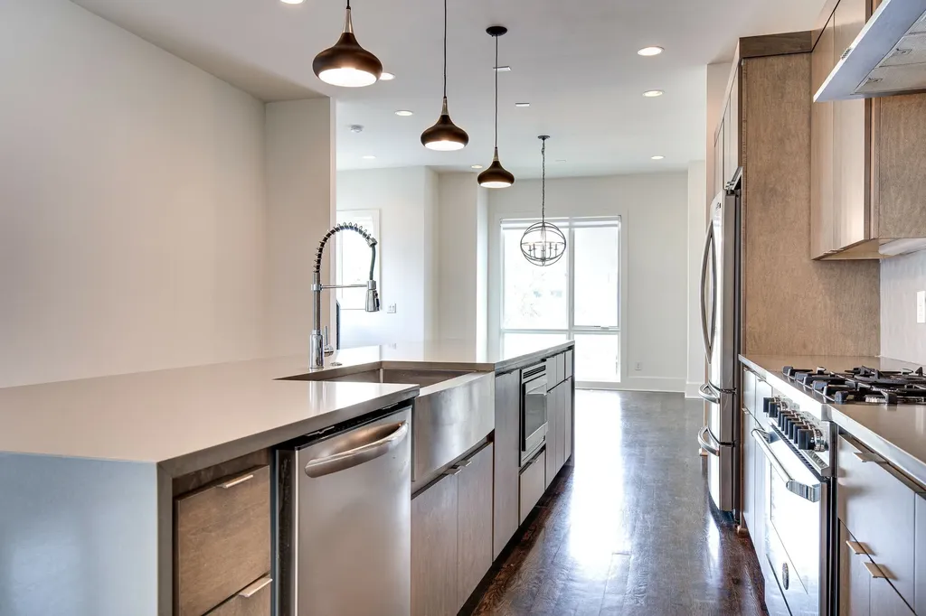 800 13th Ave, S Nashville TN 37203