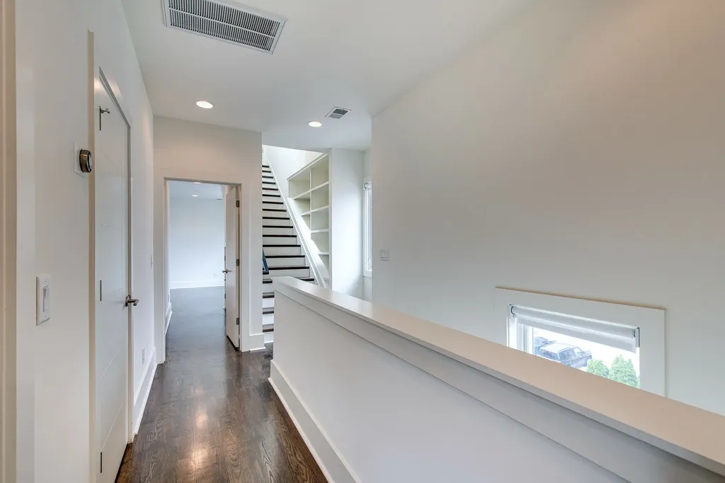 800 13th Ave, S Nashville TN 37203