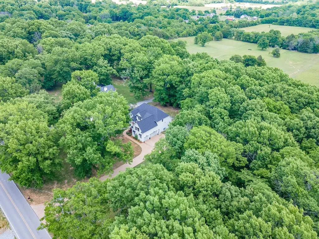 5111 SE Tater Peeler Road Lebanon TN 37090