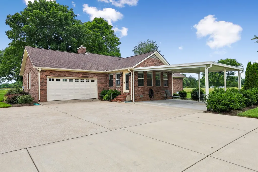 7135 Lascassas Pike Lascassas TN 37085