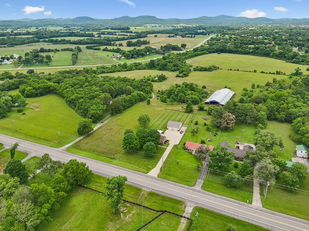 7135 Lascassas Pike Lascassas TN 37085