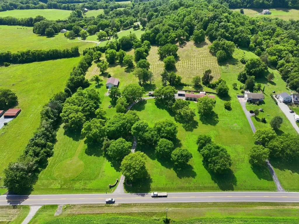 899 Carters Creek Pike Columbia TN 38401
