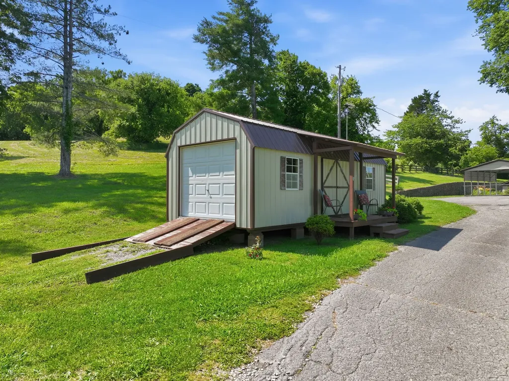 899 Carters Creek Pike Columbia TN 38401