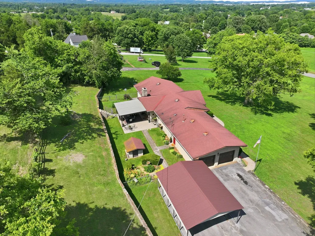899 Carters Creek Pike Columbia TN 38401