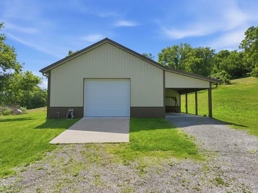 899 Carters Creek Pike Columbia TN 38401