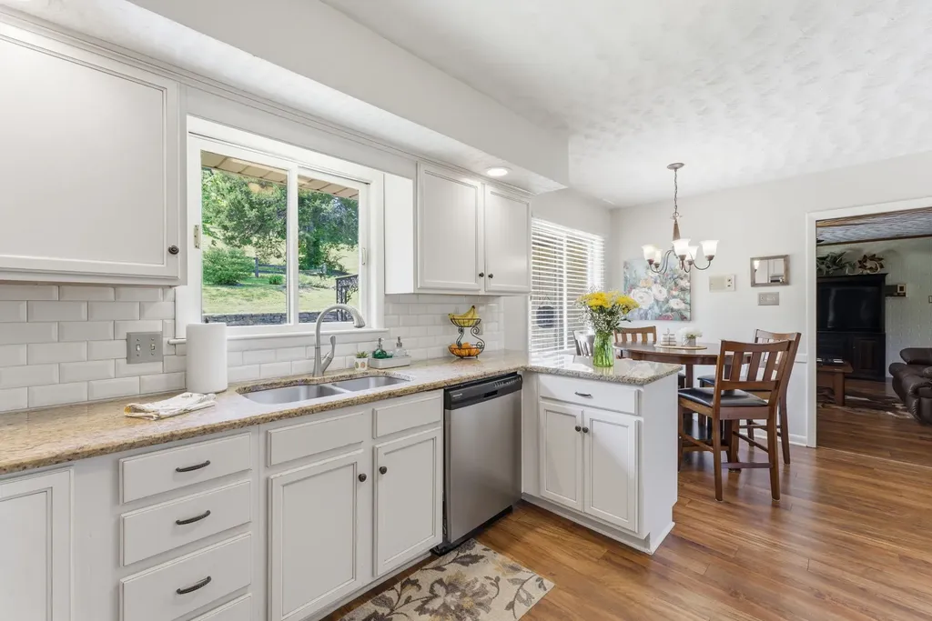 899 Carters Creek Pike Columbia TN 38401