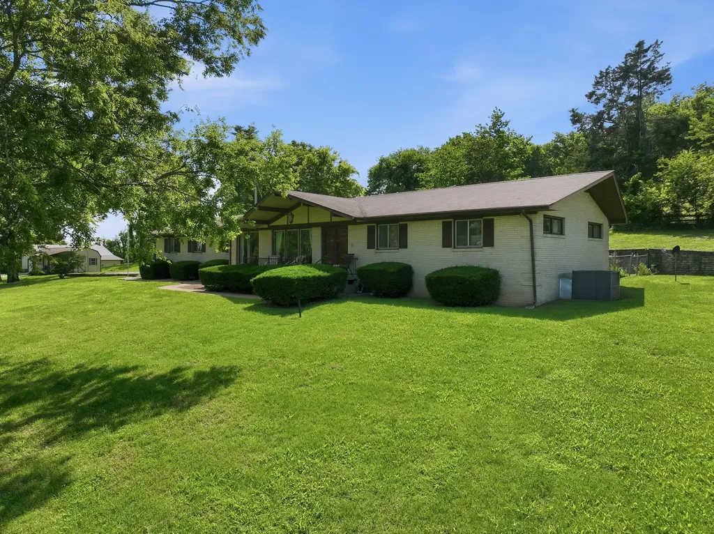 899 Carters Creek Pike Columbia TN 38401