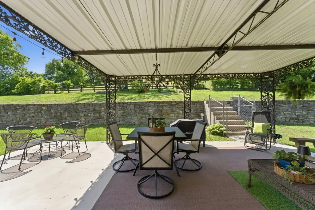 899 Carters Creek Pike Columbia TN 38401