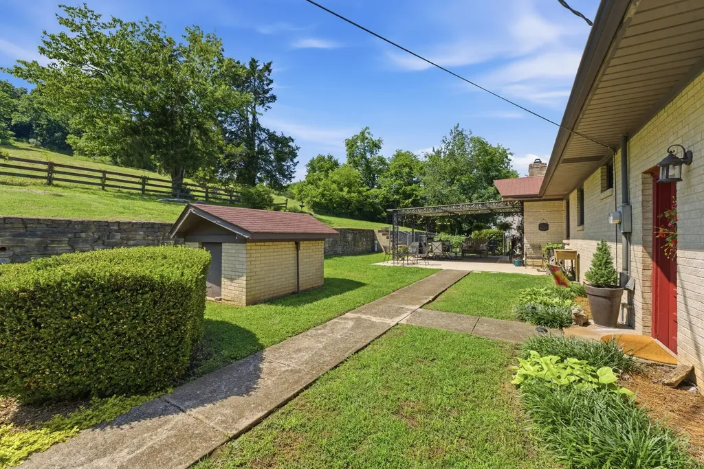 899 Carters Creek Pike Columbia TN 38401