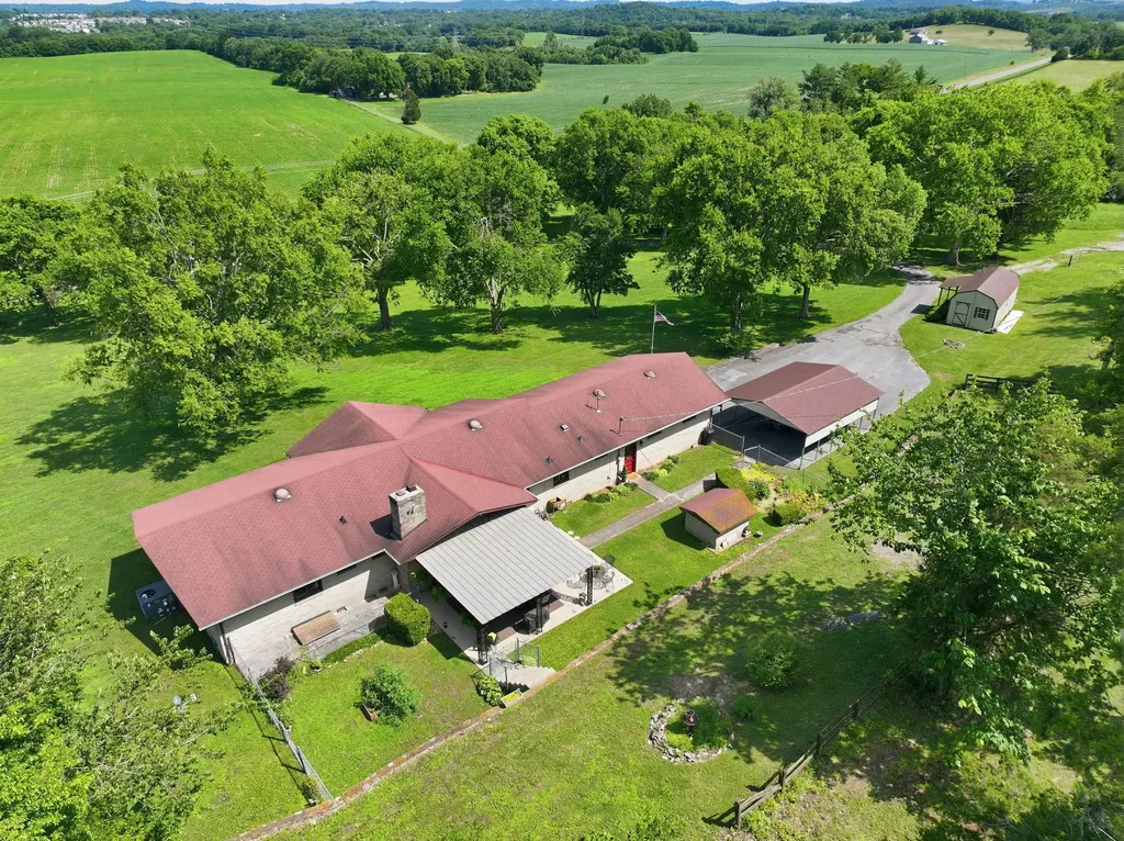 899 Carters Creek Pike Columbia TN 38401