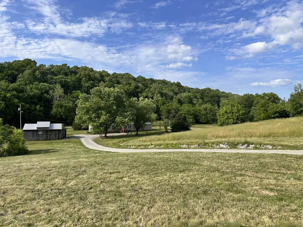 7287 Pinewood Road Nunnelly TN 37137